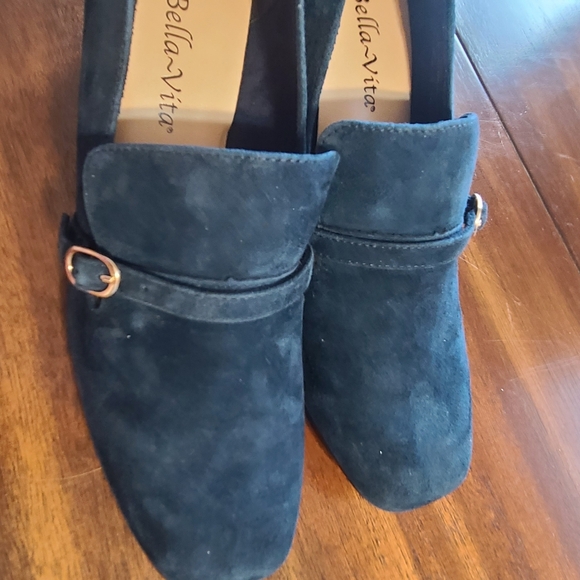 Bella Vista shoes printing is only in one of the shoe's bottom - Picture 7 of 9